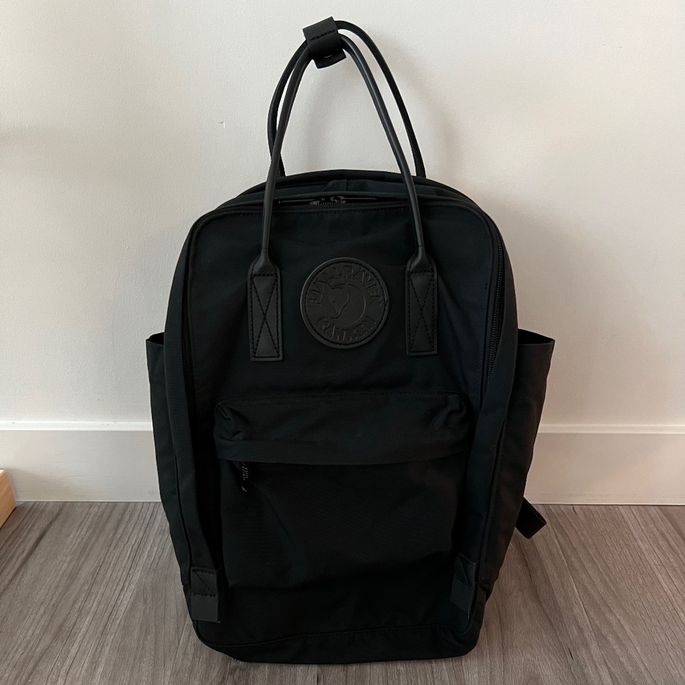 FJALLRAVEN KÅNKEN NO. 2 BLACK BACKPACK (LIKE NEW)